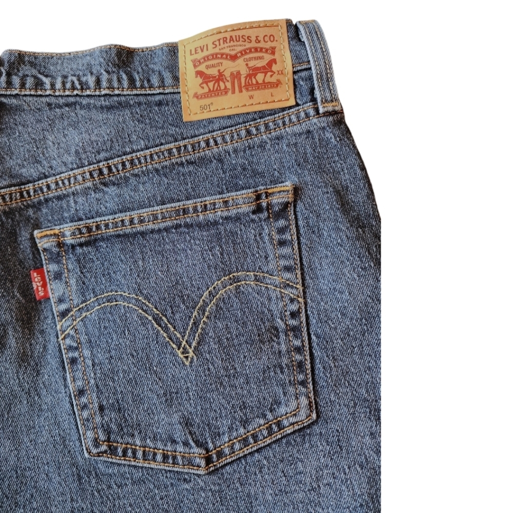 Levi's 501 raw hem button-fly high waist denim shorts 34" waist - Picture 4 of 12